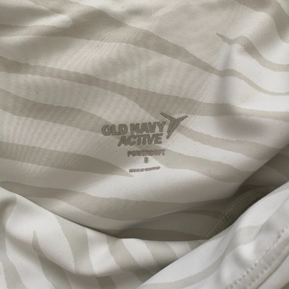 Old Navy Women's Cream and White zebra jogger leggings - Picture 5 of 5